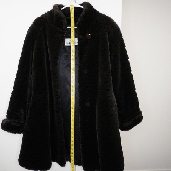 Vintage Faux Fur Coat đź–¤ - Picture 9 of 10